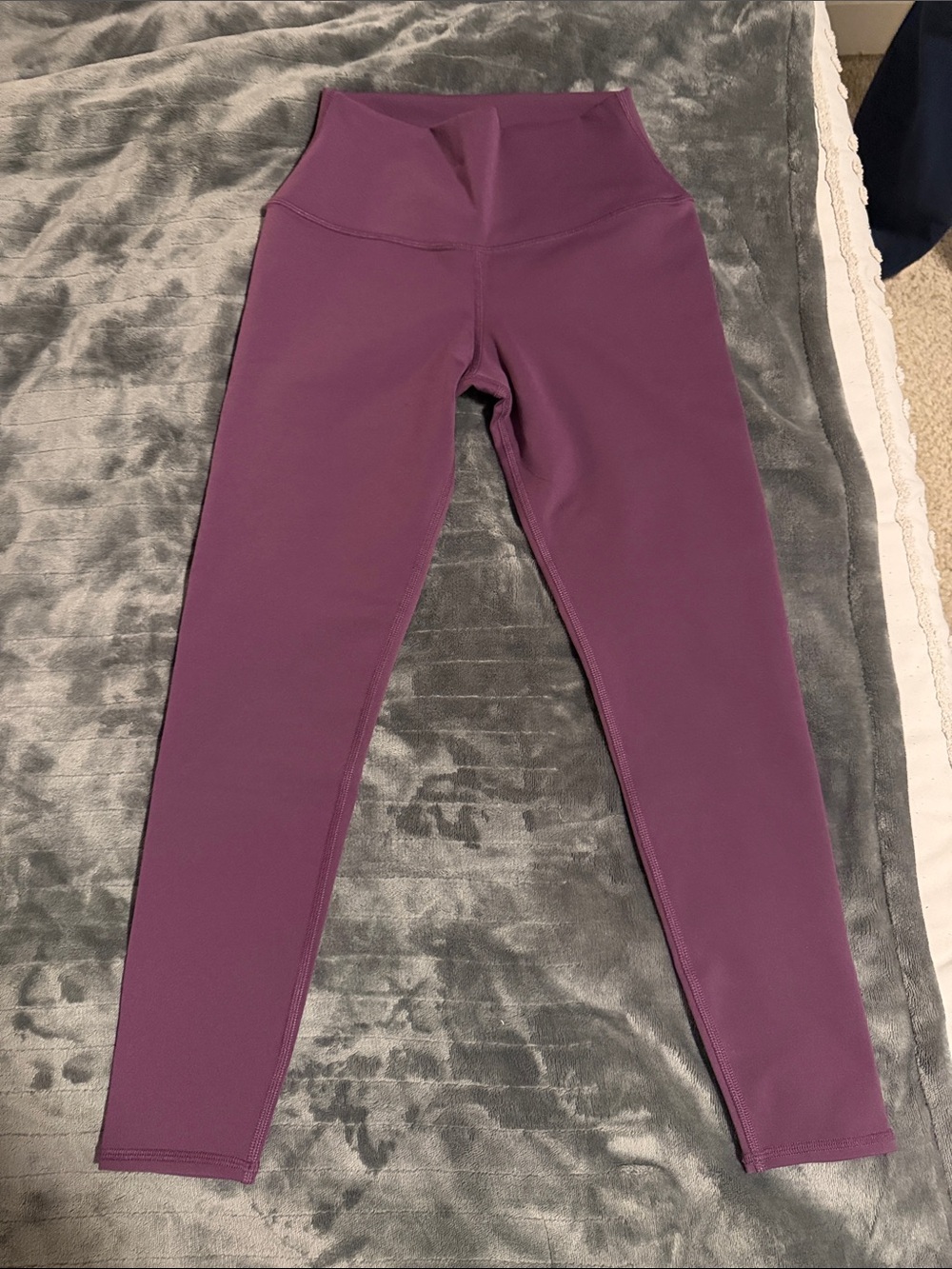 ALO Yoga High-Rise Leggings in Plum 7/8
